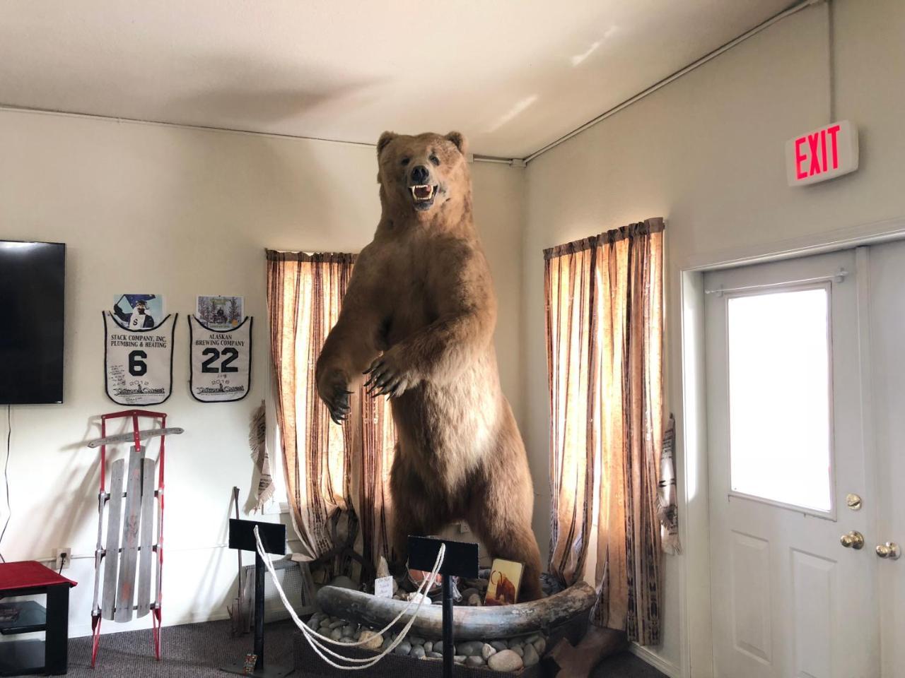 The Golden Bear Motel Tok Buitenkant foto